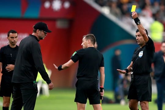 Steht mit dem FC Liverpool im Finale der Club-WM: Trainer Jürgen Klopp (r).