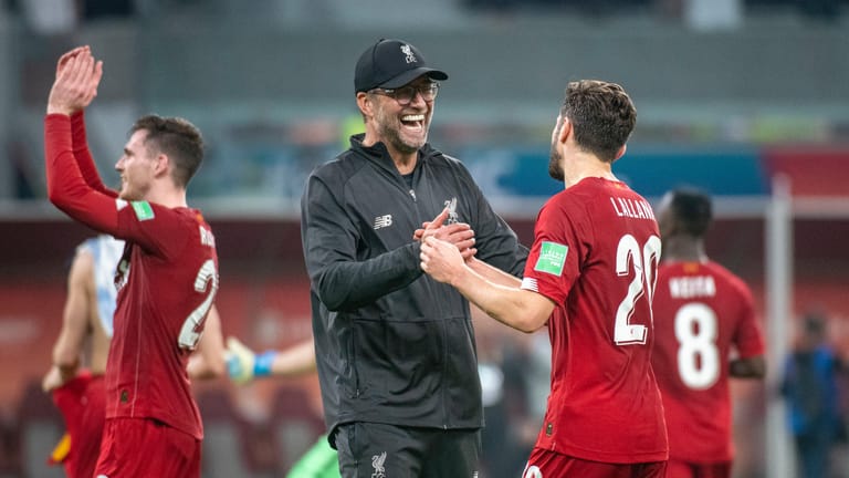 FC Liverpool: Trainer Jürgen Klopp jubelt über den Final-Einzug bei der Klub-WM.