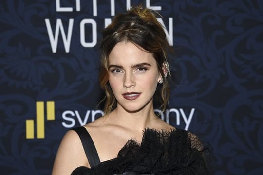 Emma Watson stimmt auf Weihnachten ein.