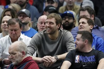Mittlerweile unter den Zuschauern und nicht mehr auf dem Basketball-Court: Dirk Nowitzki.