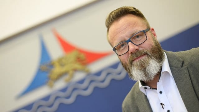 Rostocks Oberbürgermeister Claus Ruhe Madsen: Der Fleischverzicht habe vor allem Symbolwert und solle vor allem das Klimabewusstsein schärfen. Rostocks Oberbürgermeister Claus Ruhe Madsen: Der Fleischverzicht habe vor allem Symbolwert und solle vor allem das Klimabewusstsein schärfen.