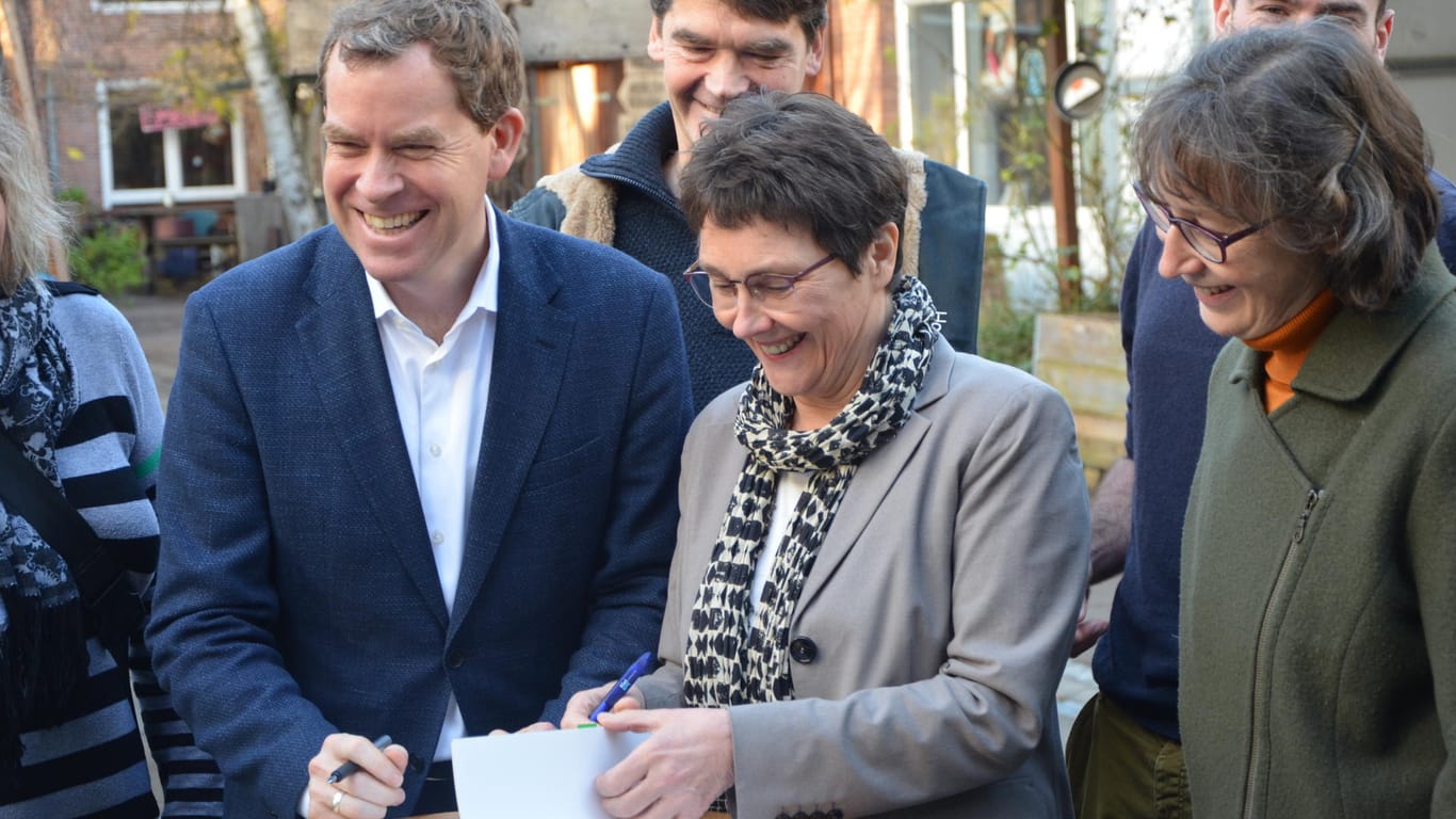 Ulf Kämpfer und Monika Heinold: Die beiden unterzeichneten eine Zielvereinbarung über die Entwicklung des Grundstücks.