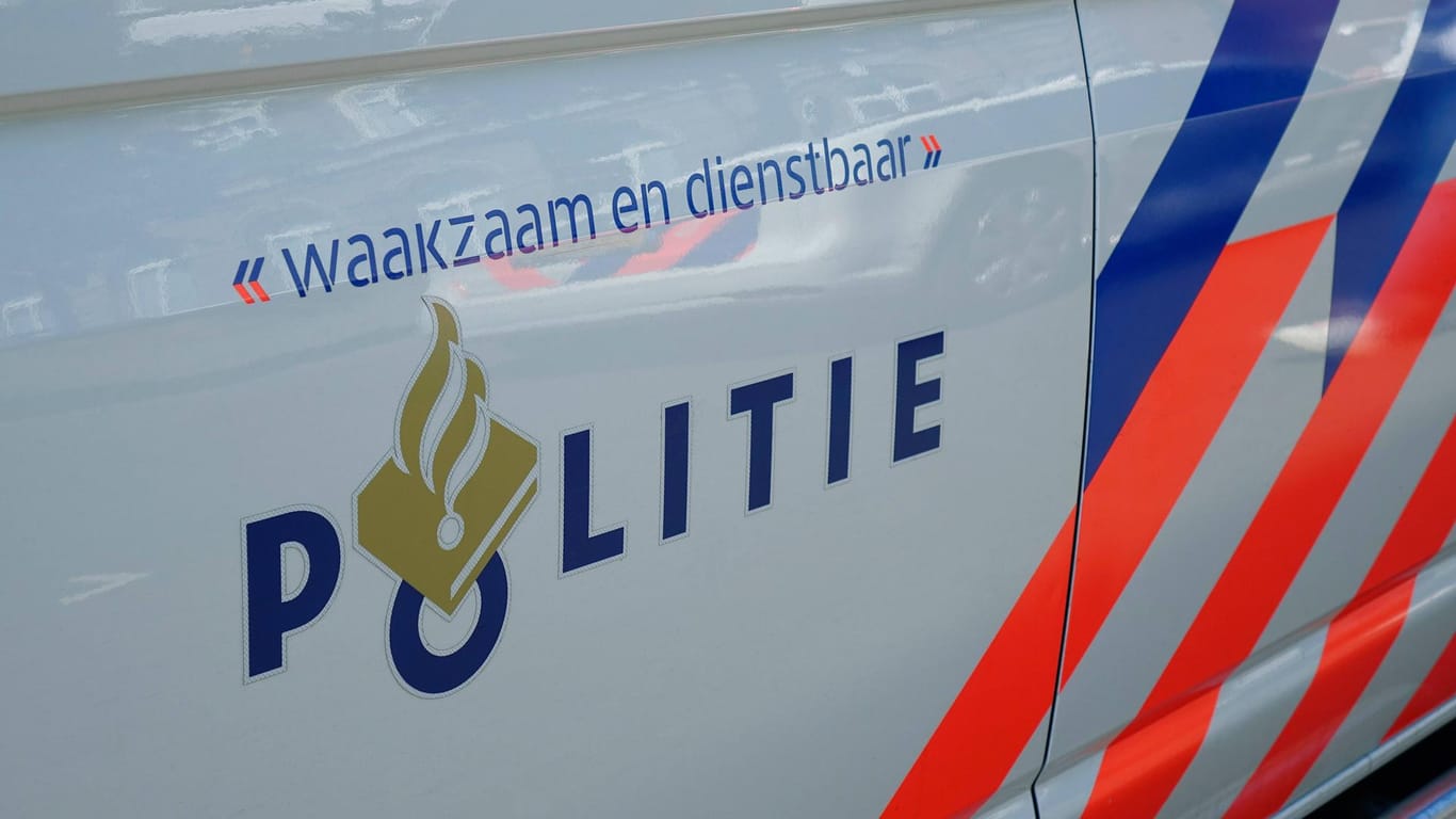 Ein niederländisches Polizeiauto: Ridouan T. soll wegen Mordes und Drogenschmuggels der Prozess gemacht werden.(Symbolbild)