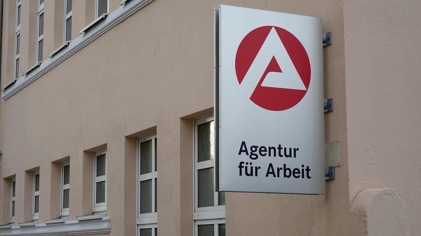 Die Agentur für Arbeit in Staßfurt: Für 2020 werden 30.000 mehr Arbeitslose als im Vorjahr erwartet.