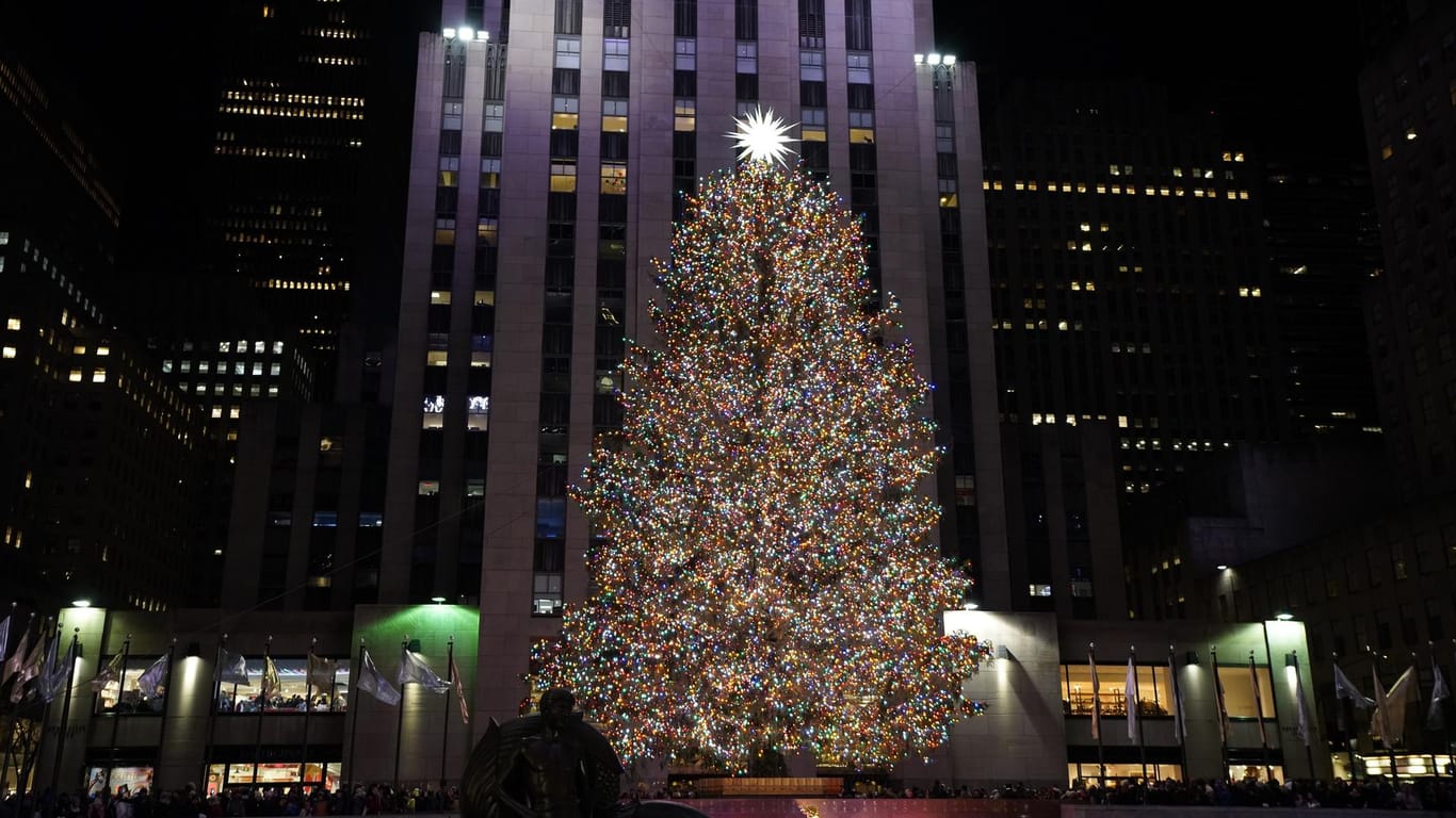 Weihnachtsbaum des Rockefeller Centers: Die Lichter des Baumes werden bei einer feierlichen Zeremonie angeschaltet.