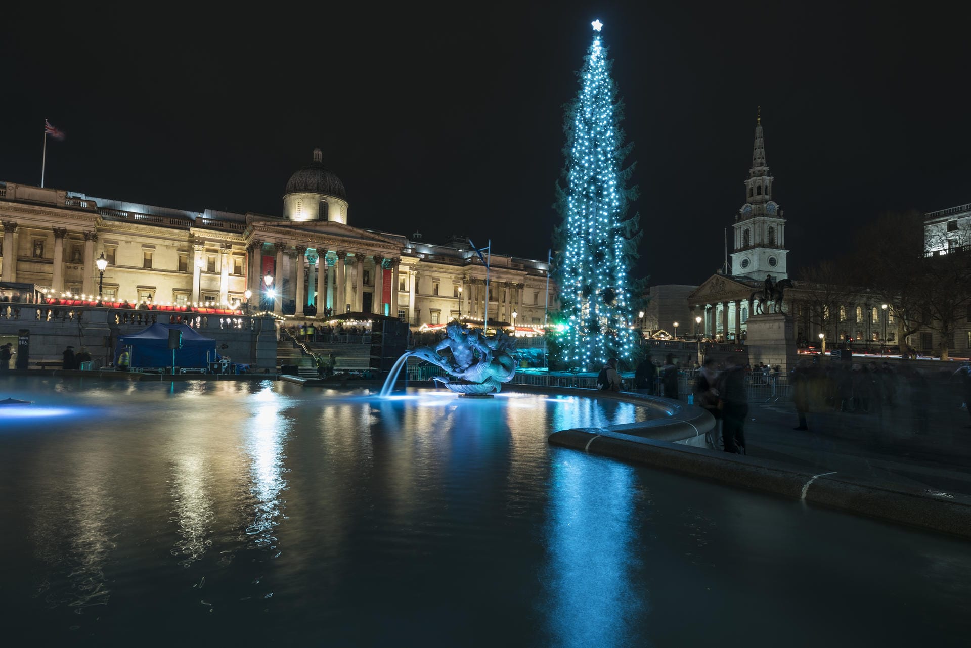 Weihnachtsbaum am Trafalgar Square: Der Baum ist ein Geschenk der Norweger an die Briten – als Dank für den Einsatz im Zweiten Weltkrieg.