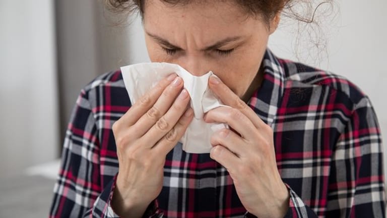 Bei einer Erkältung sollte die Nase in der Regel nach einer Woche wieder frei sein.