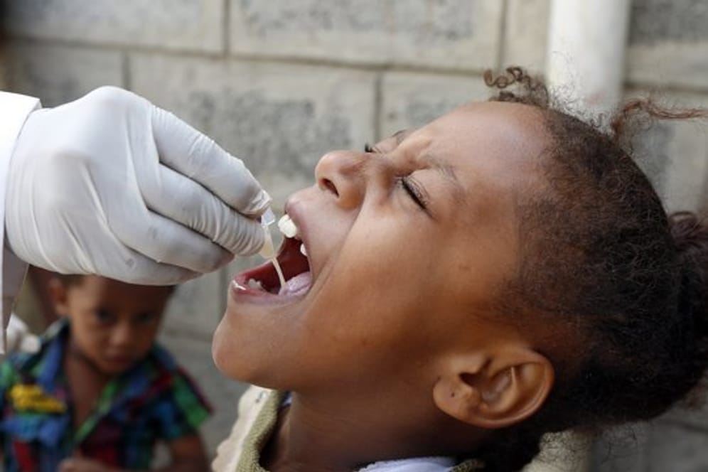 Jemenitisches Mädchen erhält Impfstoff gegen Cholera.