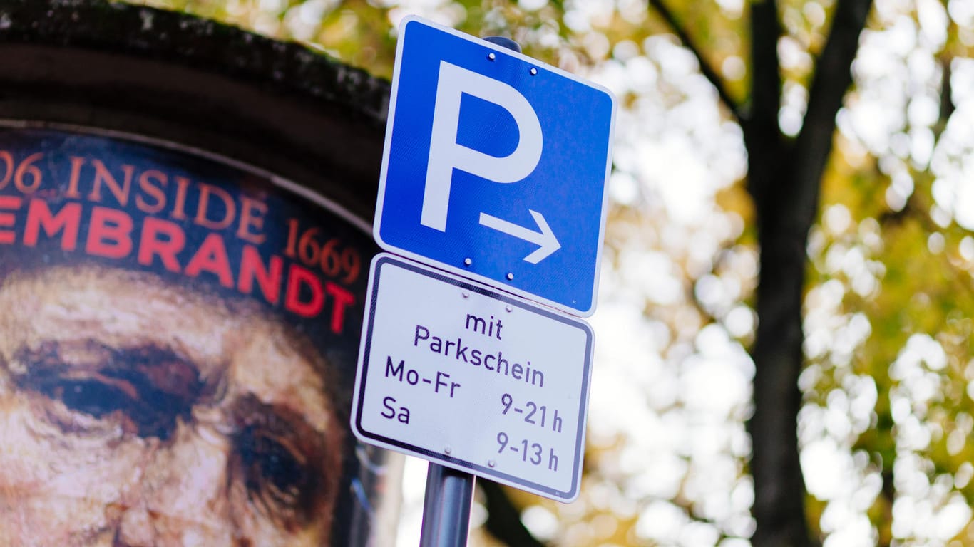 Ein Parkplatzschild (Symbolbild): In Hagen müssen Autofahrer nach Weihnachten keine Parkscheine lösen.