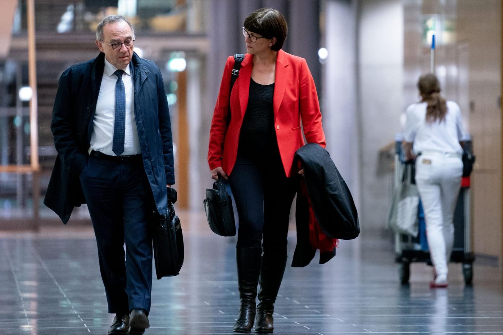 Esken und Walter-Borjans vor dem Treffen im Kanzleramt: Beim Parteitag der SPD stellten sie weitreichende Forderungen auf.