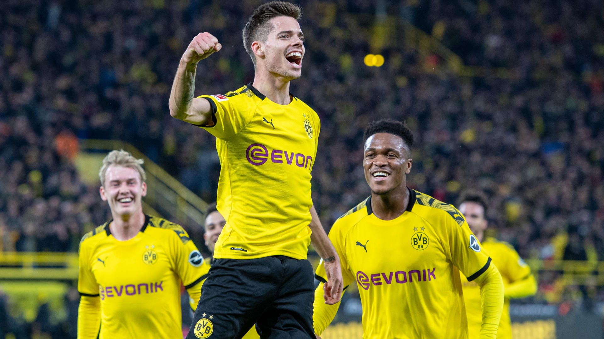Julian Weigl mit geballter Faust: Haben die Dortmunder in Hoffenheim Grund zum Jubeln? Julian Weigl mit geballter Faust: Haben die Dortmunder in Hoffenheim Grund zum Jubeln?