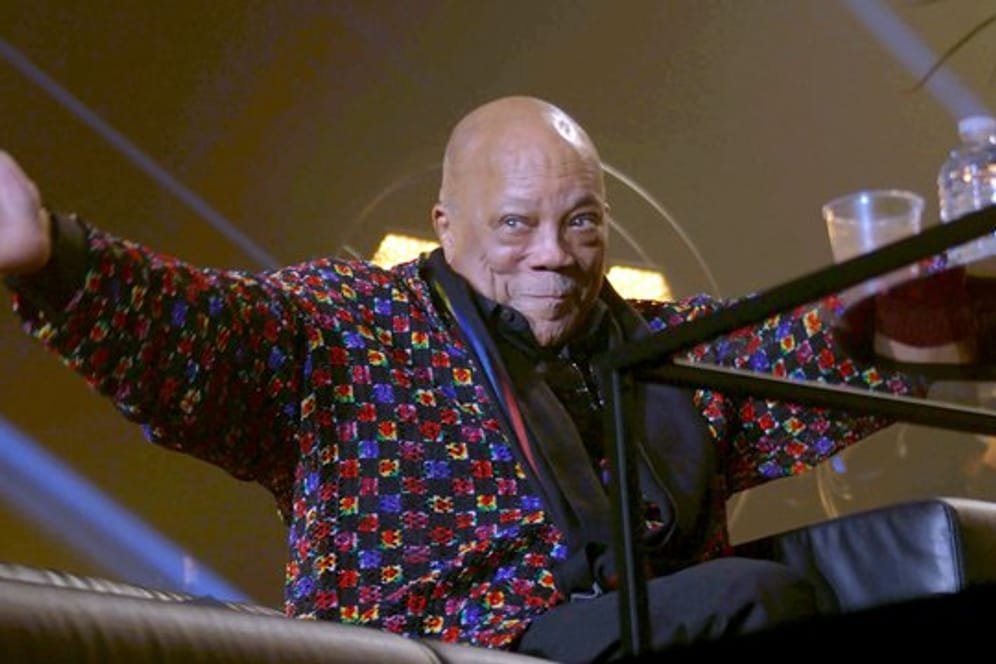Quincy Jones in einer Szene des Konzert-Mitschnitts, der bei einem Symphoniekonzert im Juni 2019 in Paris aufgenommen wurde.