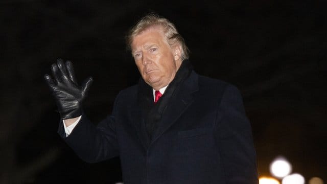 Donald Trump kehrt am Donnertag nach einem Wahlkampfauftritt ins Weiße Haus zurück. Donald Trump kehrt am Donnertag nach einem Wahlkampfauftritt ins Weiße Haus zurück.