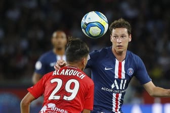 Julian Draxler (r) steht noch bei Paris Saint-Germain unter Vertrag.