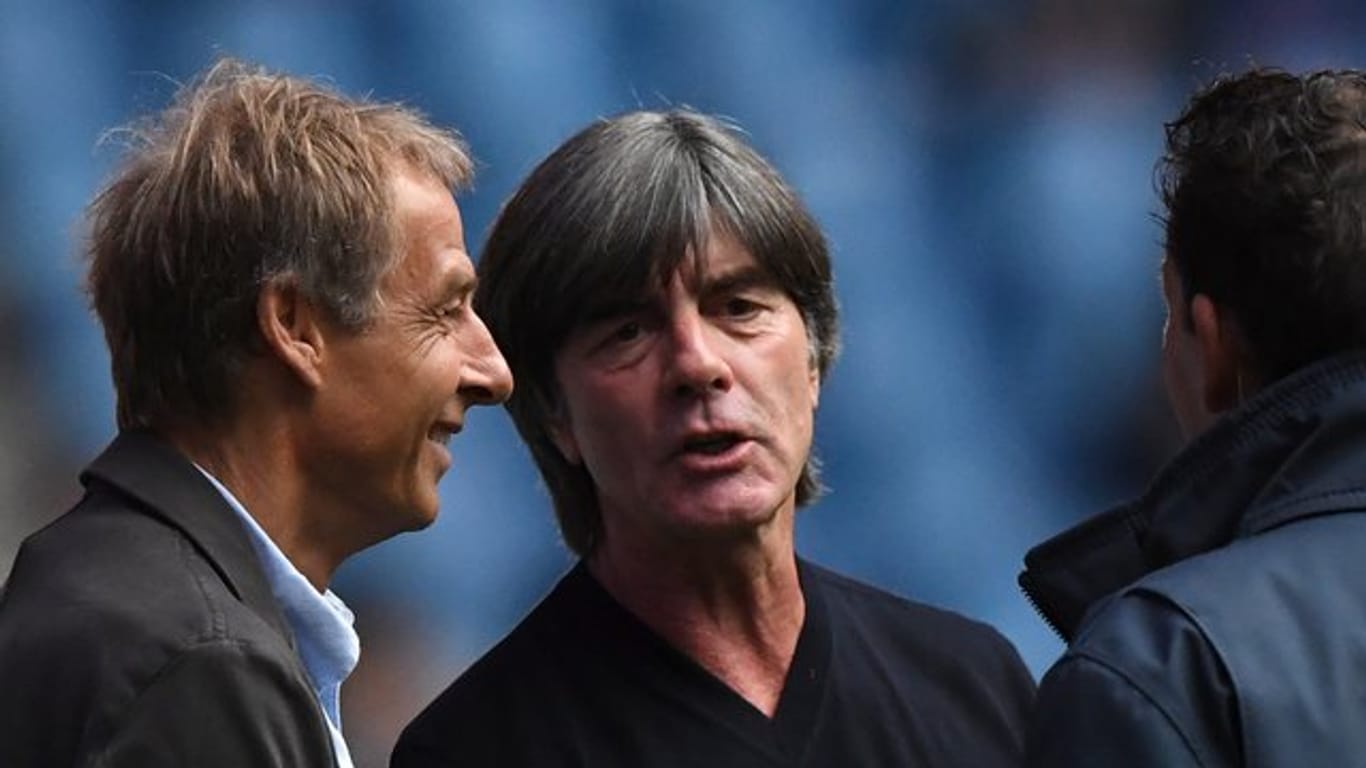 Joachim Löw (r) war Assistent von Jürgen Klinsmann beim deutschen Nationalteam, bis er 2006 selbst als Bundestrainer übernahm.
