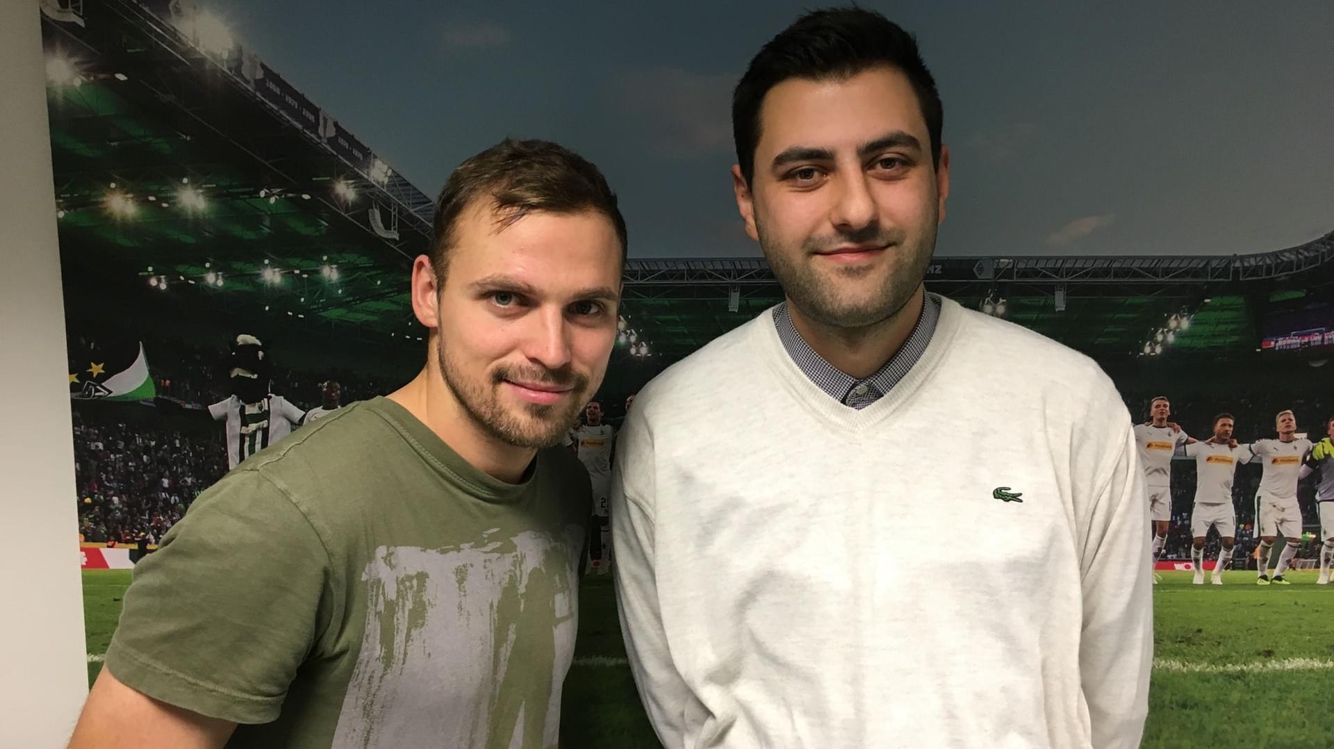 Tony Jantschke (l.) mit t-online.de-Redakteur Dominik Sliskovic.