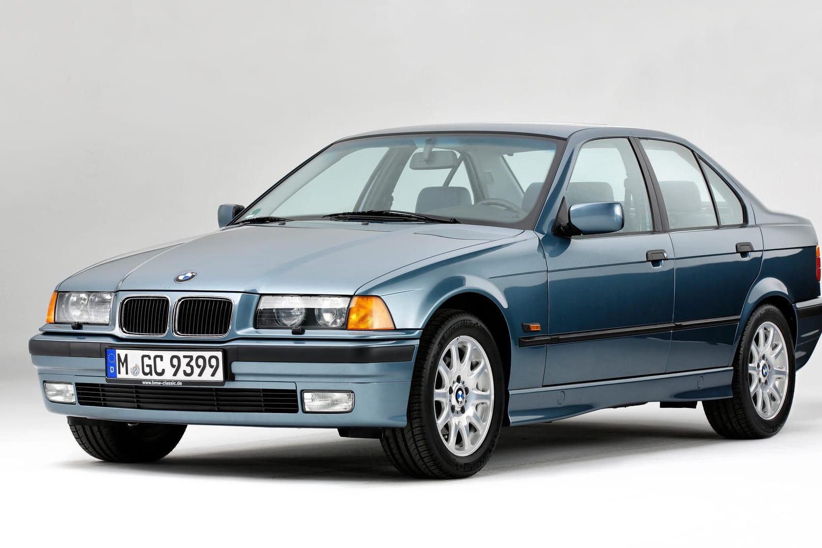 Ein BMW 3er: Der Zuwachs an Oldies ist mit wachsender Beliebtheit älterer Autos und der Entwicklung des Fahrzeugbestandes in Deutschland begründet.