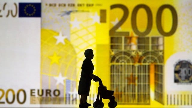 Altersvorsorge wird steuerlich gefördert: Bestimmte Zahlungen senken als Sonderausgaben das zu versteuernde Einkommen. Altersvorsorge wird steuerlich gefördert: Bestimmte Zahlungen senken als Sonderausgaben das zu versteuernde Einkommen.
