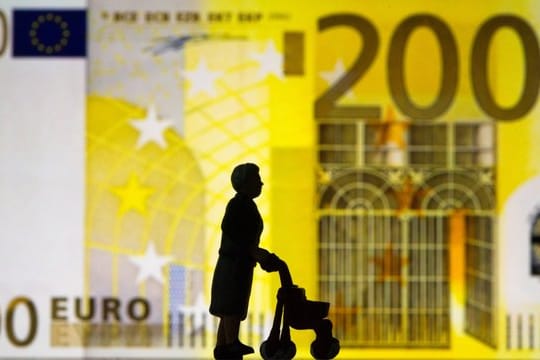 Altersvorsorge wird steuerlich gefördert: Bestimmte Zahlungen senken als Sonderausgaben das zu versteuernde Einkommen. Altersvorsorge wird steuerlich gefördert: Bestimmte Zahlungen senken als Sonderausgaben das zu versteuernde Einkommen.