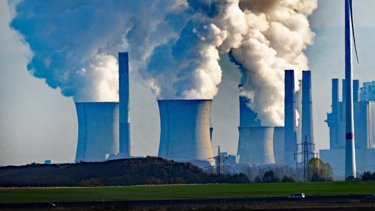 Ein Braunkohlekraftwerk in Deutschland: Im Jahr 2018 sind die globalen CO2-Emissionen im Vergleich zum Vorjahr um über 36 Milliarden Tonnen angestiegen.