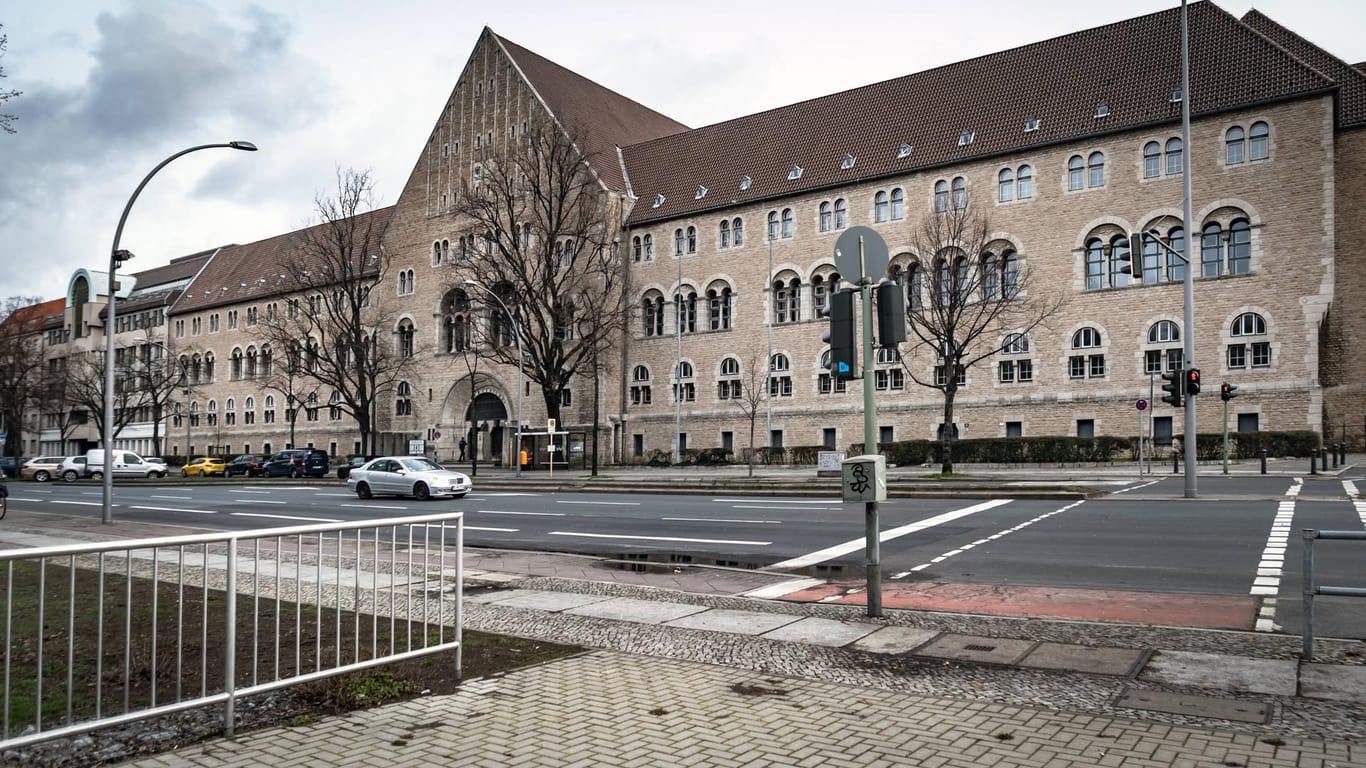 Das Landgericht Berlin: Die Staatsanwaltschaft hatte den Youtuber ursprünglich in fünf Fällen angeklagt, war während des Prozesses aber von vielen Vorwürfen abgerückt.
