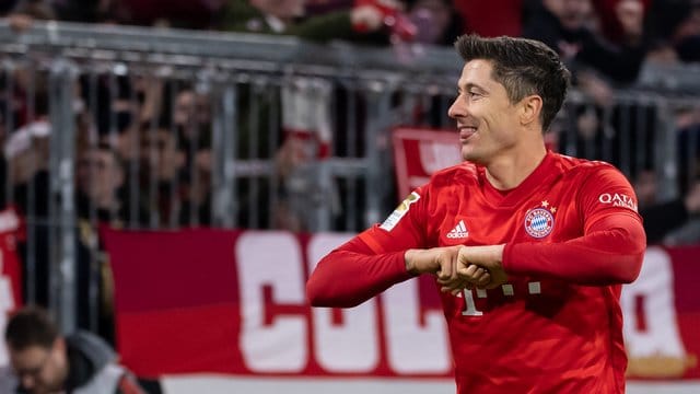 Lässt sich an der Leiste operieren: Bayern-Stürmer Robert Lewandowski. Lässt sich an der Leiste operieren: Bayern-Stürmer Robert Lewandowski.