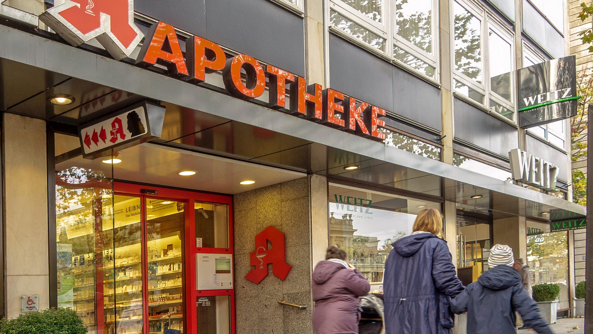 Änderung beschlossen: Wer regelmäßig die gleichen Medikamente nimmt, braucht dafür künftig nicht jedes Mal ein Rezept vom Arzt. Änderung beschlossen: Wer regelmäßig die gleichen Medikamente nimmt, braucht dafür künftig nicht jedes Mal ein Rezept vom Arzt.