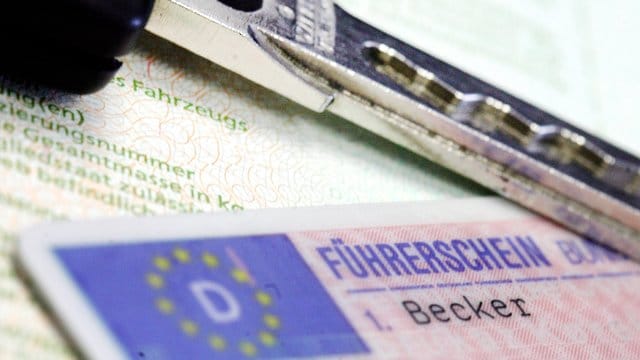 Mit dem Auto-Führerschein dürfen Inhaber nun auch kleine Motorräder fahren. Mit dem Auto-Führerschein dürfen Inhaber nun auch kleine Motorräder fahren.