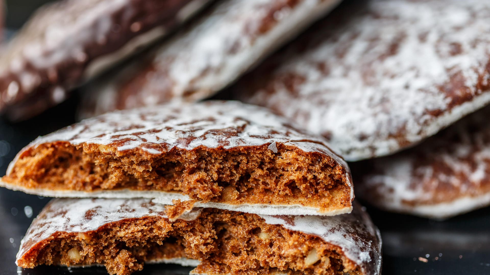 Lebkuchen: Bei 20 Prozent der untersuchten Lebkuchen-Proben sei der von der EU festgelegte Richtwert von 800 Mikrogramm Acrylamid je Kilogramm überschritten worden.