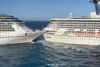 Die beiden Schiffe der "Carnival Cruise": Der Unfall passierte in einem Hafen auf einer Insel vor Mexiko.