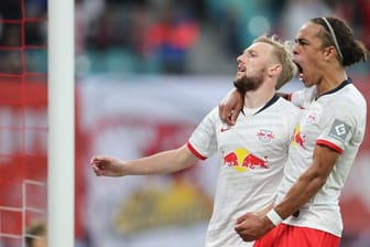 Die Leipziger um Emil Forsberg (l) und Yussuf Poulsen könnten Bundesliga-Herbsmeister werden.