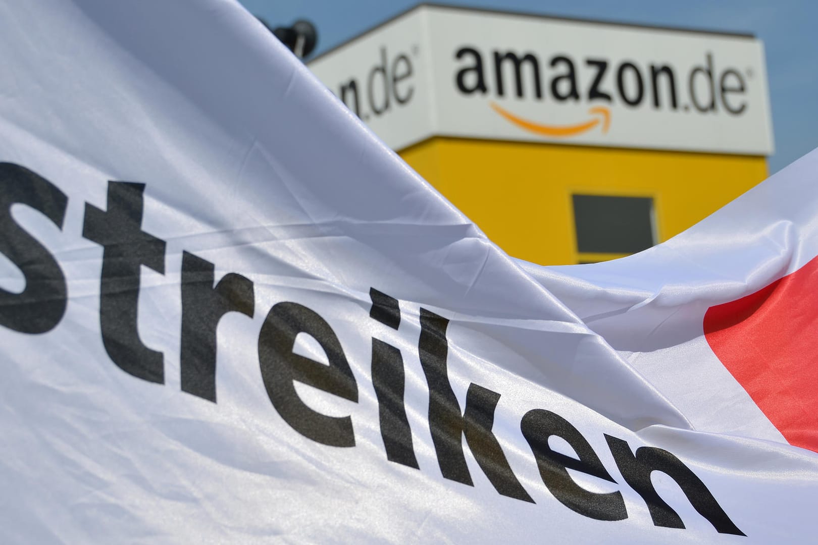 Streik: Bei Amazon wird seit Mai 2013 in Deutschland immer wieder gestreikt. Streik: Bei Amazon wird seit Mai 2013 in Deutschland immer wieder gestreikt.