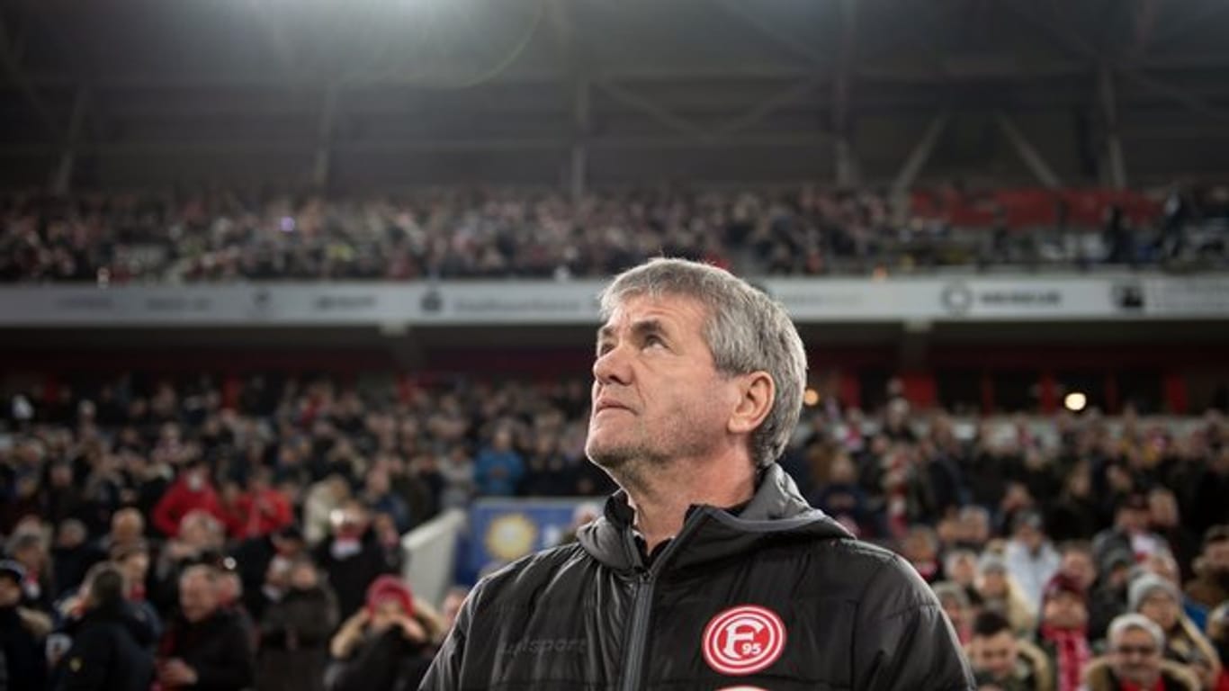 Düsseldorfs Trainer Friedhelm Funkel ist mit 66 Jahren der älteste aktive Bundesligacoach.