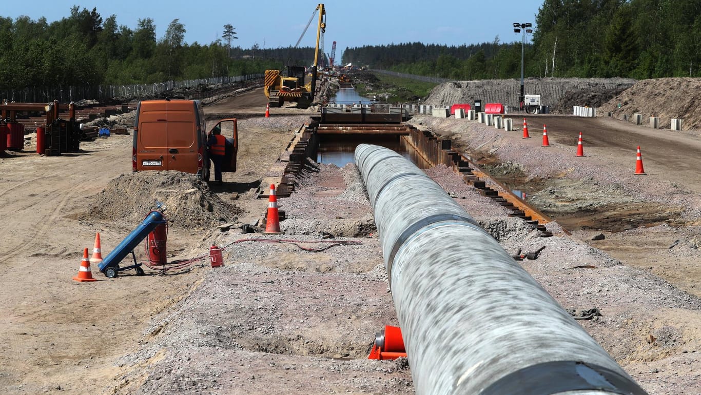 Rohr der Nord Stream 2-Pipeline bei Kingisepp (Russland): Die US-Sanktionen gegen die Betreiberfirma haben international Empörung ausgelöst. (Archivfoto)