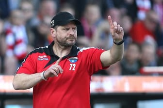 Hat viel Vertrauen in seine Mannschaft: Paderborns Trainer Steffen Baumgart.