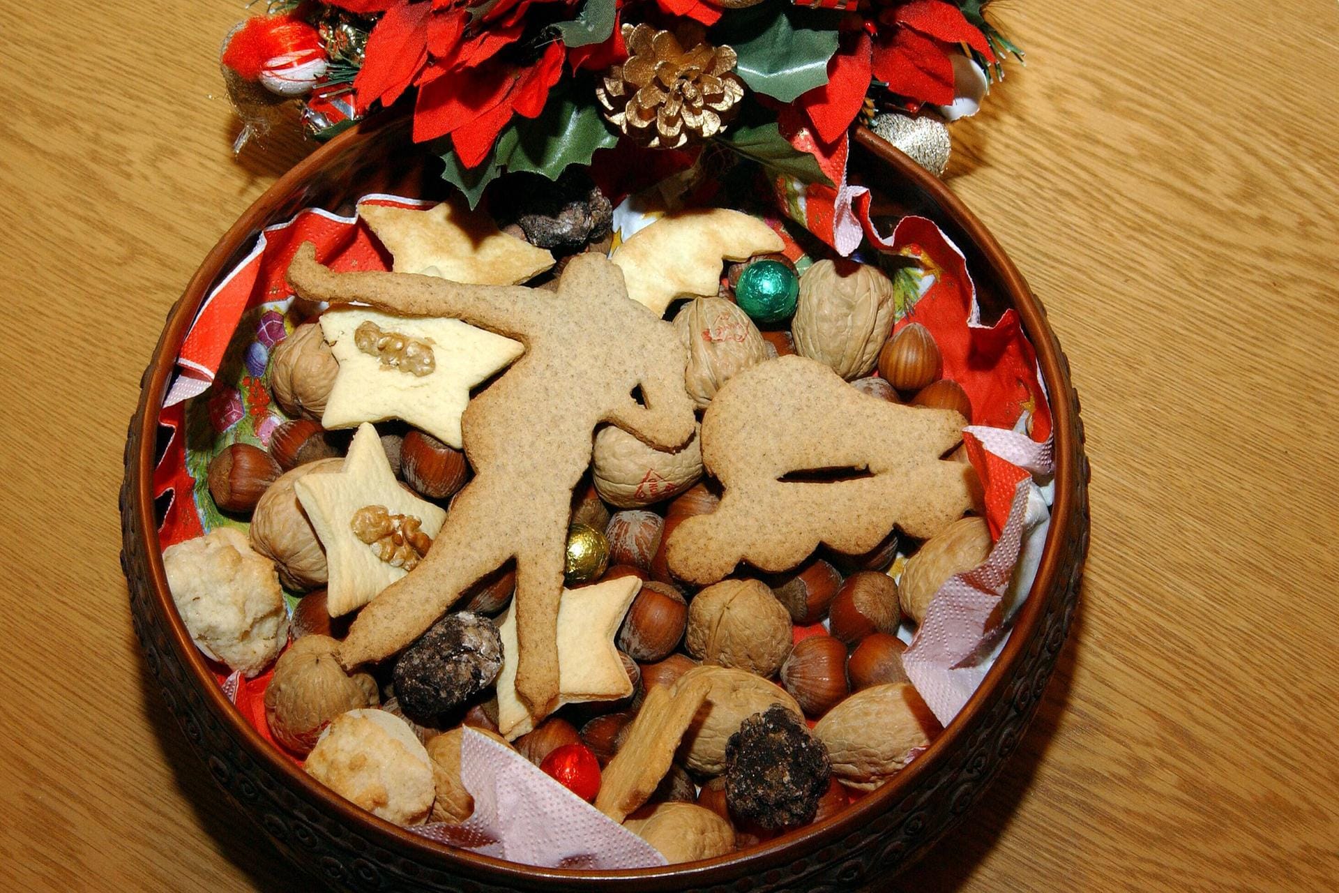 Plätzchendose in der Adventszeit (Symbolbild): Zwei Männer gerieten über eine Keksdose in Streit.