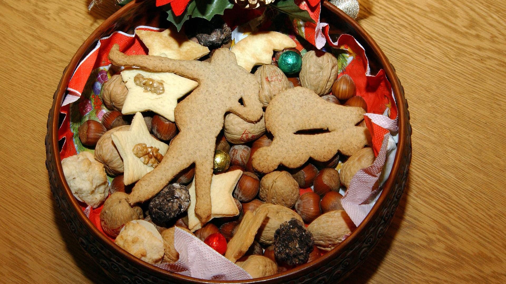 Plätzchendose in der Adventszeit (Symbolbild): Zwei Männer gerieten über eine Keksdose in Streit.