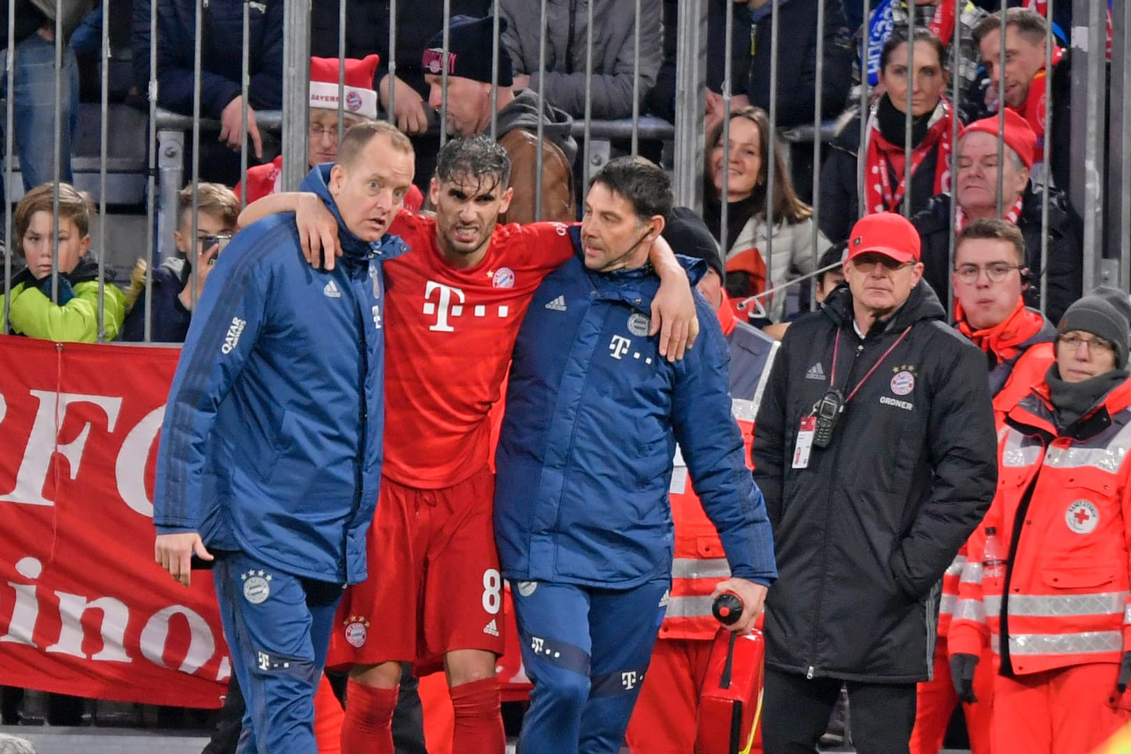 Musste verletzt vom Feld: Bayern-Profi Javi Martinez.