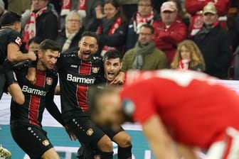 Jubel in Mainz: Die Bayer-Profis gehen mit einem Sieg in die Winterpause.