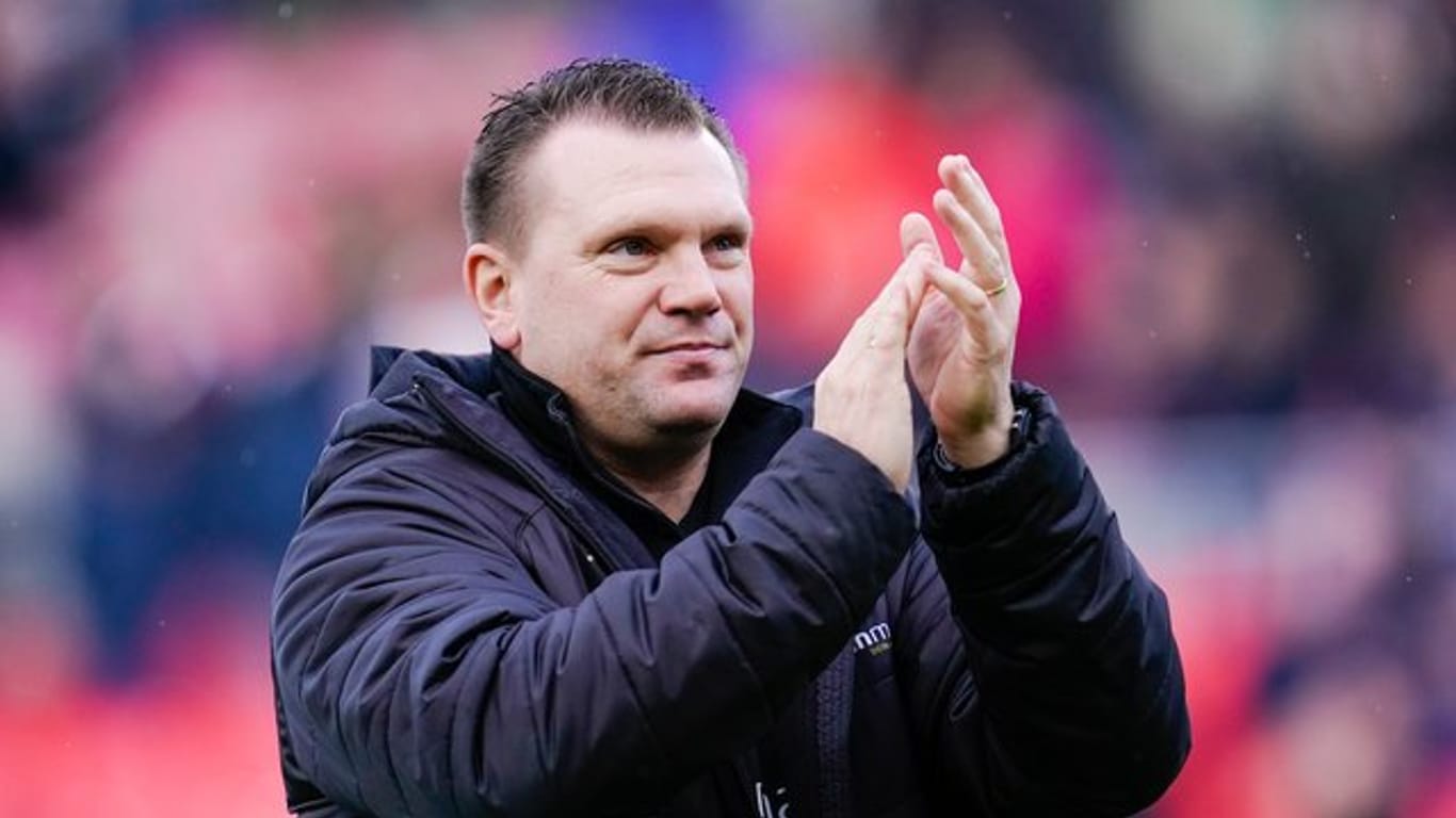 Trainer Uwe Koschinat hat seinen Vertrag beim SV Sandhausen verlängert.