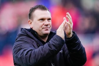 Trainer Uwe Koschinat hat seinen Vertrag beim SV Sandhausen verlängert.