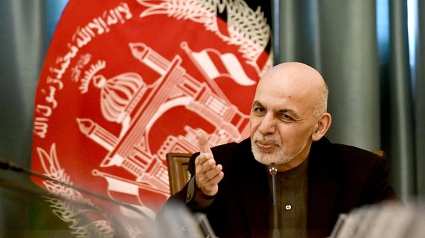 Afghanistans Präsident Aschraf Ghani hat der Wahlkommission zufolge die Präsidentenwahl gewonnen.