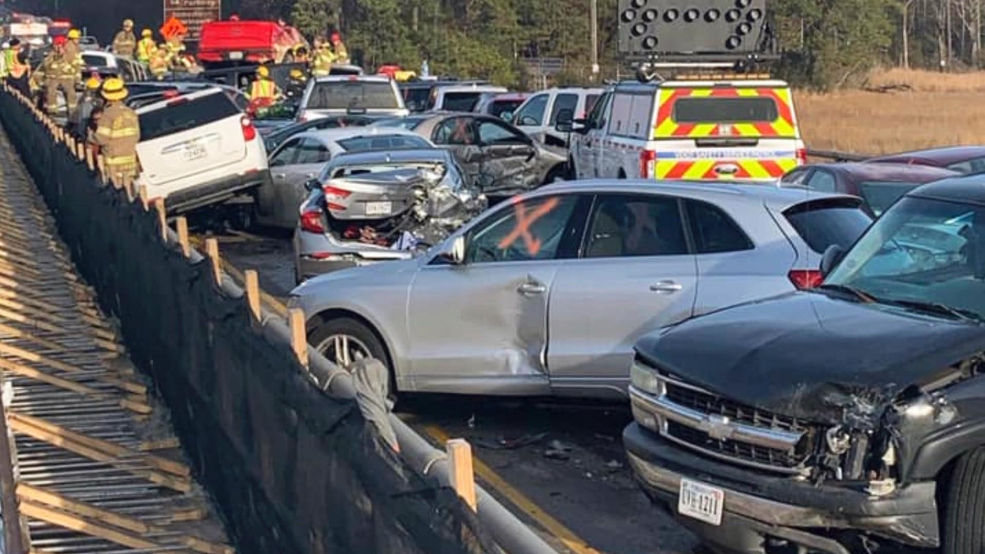 Großer Schaden bei einer Massenkarambolage in den USA.