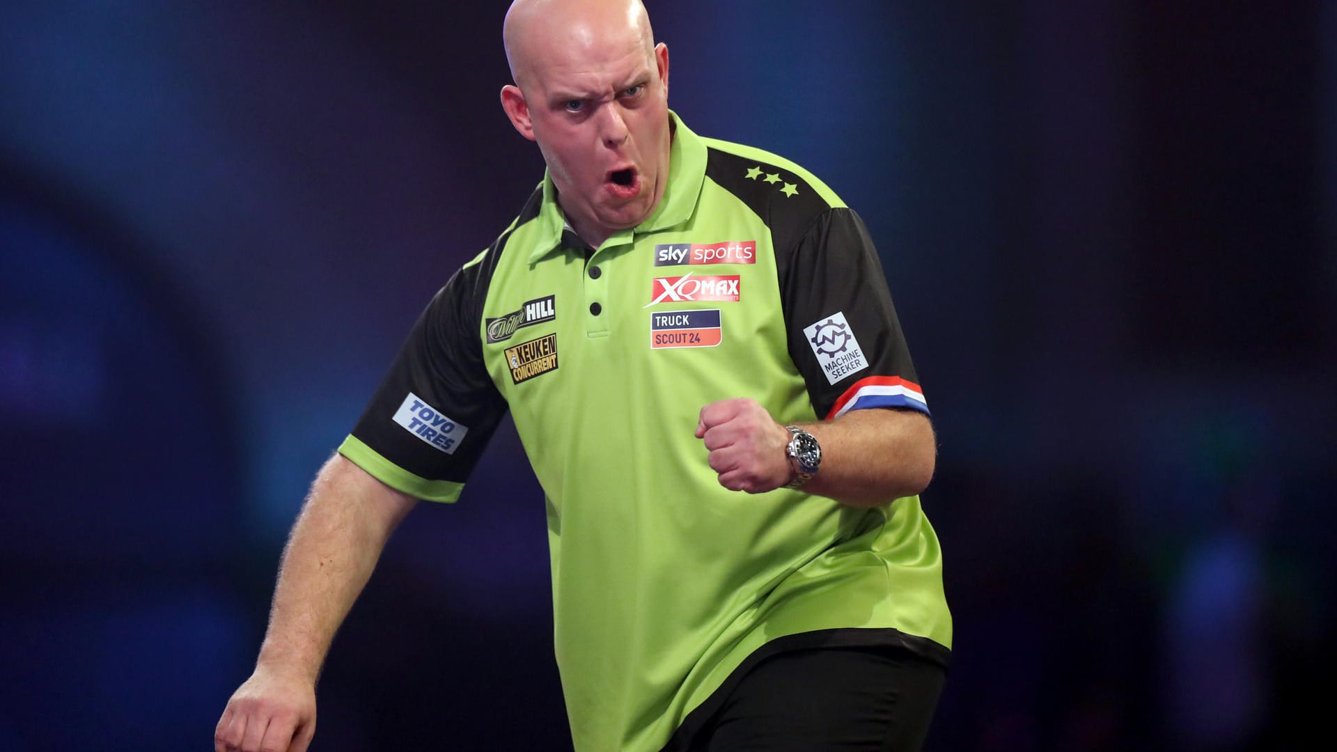 Darts-WM 2020: Michael van Gerwen jubelt während des Spiels.