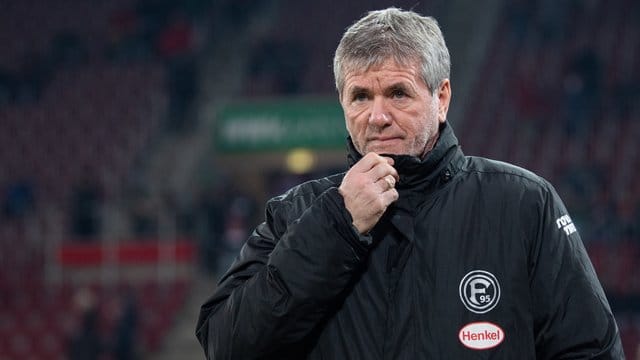 Trainer Friedhelm Funkel wird Fortuna Düsseldorf im Falle des Klassenerhalts weiterbetreuen. Trainer Friedhelm Funkel wird Fortuna Düsseldorf im Falle des Klassenerhalts weiterbetreuen.