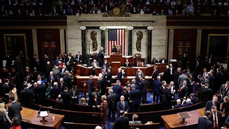 Das US-Repräsentantenhaus stimmte für die offizielle Eröffnung eines Impeachment-Verfahrens gegen US-Präsident Donald Trump.