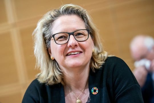 Umweltministerin Svenja Schulze sieht Atomenergie nicht als Alternative.