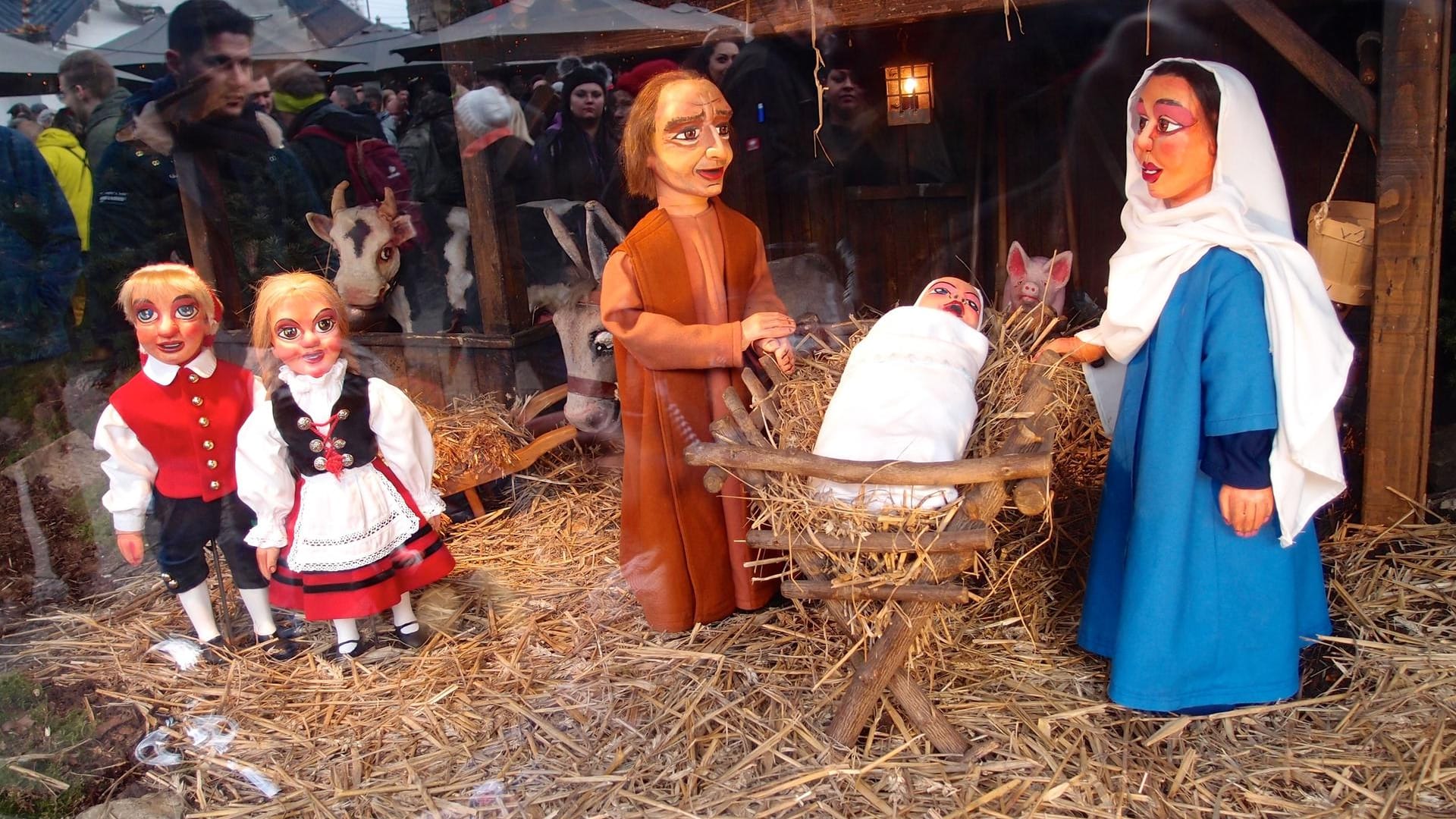 Die Hänneschen-Krippe: Sie ist eine der Hauptattraktionen auf dem Weihnachtsmarkt "Markt der Engel" auf dem Neumarkt.