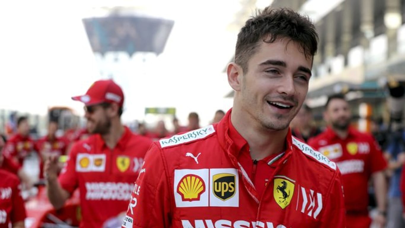 Charles Leclerc bleibt bis 2024 bei Ferrari.