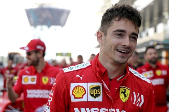 Charles Leclerc bleibt bis 2024 bei Ferrari.